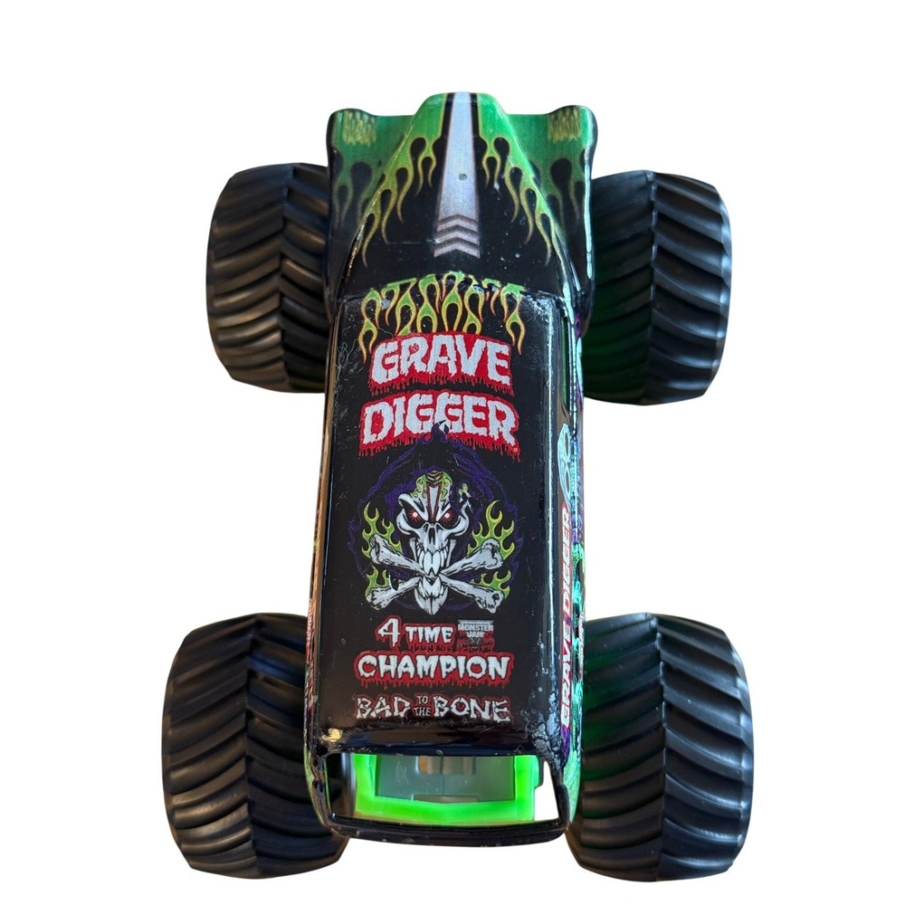 Monster Jam Grave Digger Hot Wheels Truck 1:24 Scale Die Cast Metal Top - Picture 5 of 10